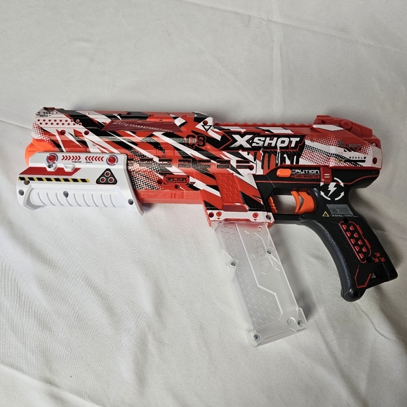 X-Shot Hyper Gel Red and Black Dart Blaster - Picture 1 of 3
